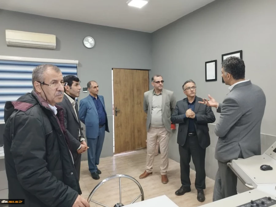 بازدید کاپیتان فراهانی و هیات همراه از تجهیزات و کارگاه های دریایی دانشکده ملی مهارت محمودآباد 15