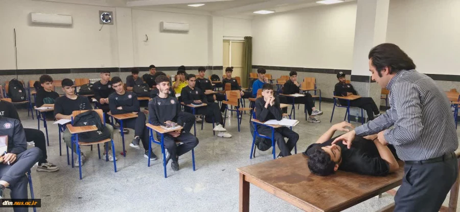 کارگاه آموزشی امدادگر   دانش آموزان در دانشکده ملی مهارت محمودآباد برگزار شد.
 6