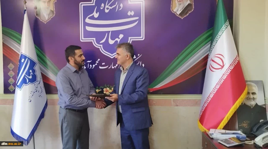 تقدیر رییس دانشکده از خبرنگار  2