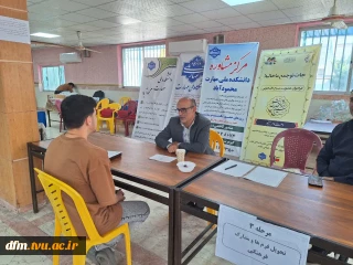 مشاوره دانشجویی ورودی های جدید در سالن ثبت نام  دانشجویان جدیدالورود
