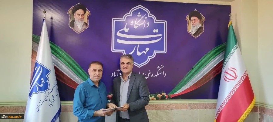 تجلیل ریاست دانشکده از مدیر گروه آموزشی  تربیت بدنی و مسئول تربیت بدنی دانشکده به مناسبت هفته تربیت بدنی 3