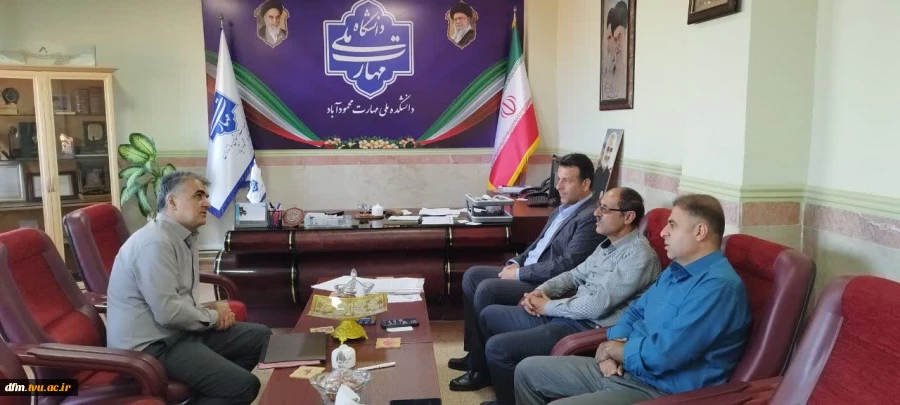 تجلیل ریاست دانشکده از مدیر گروه آموزشی  تربیت بدنی و مسئول تربیت بدنی دانشکده به مناسبت هفته تربیت بدنی 4