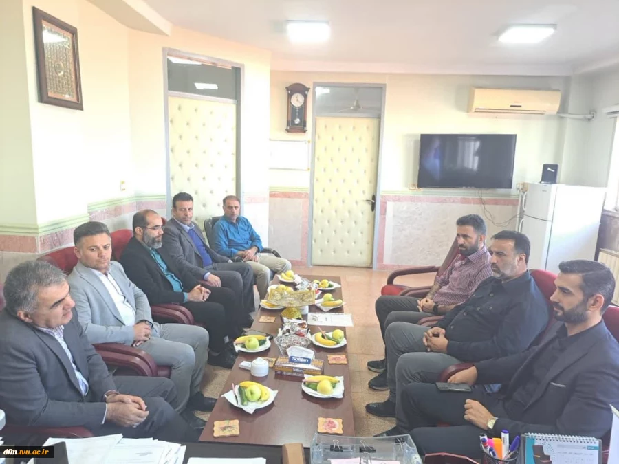 دیدار رئیس اداره ورزش و جوانان محمودآباد  با رئیس دانشکده 4