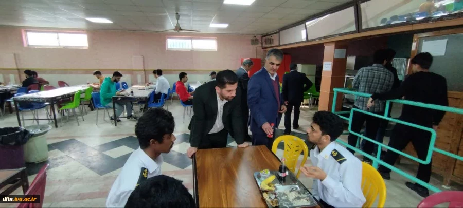 به مناسبت روز دانشجو؛
 رئیس دانشگاه ملی مهارت استان  از سلف سرویس دانشکده ملی مهارت محمودآباد بازدید کرد 3