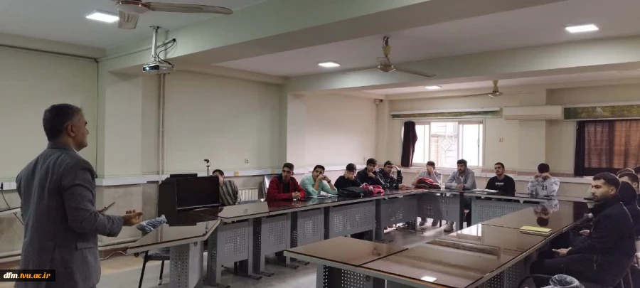 کارگاه آموزشی  حضوری و وبیناری ارتباط میکروکنترلرها با صنعت در دانشکده برگزار شد 5