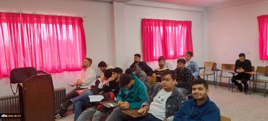 کارگاه آموزشی آشنایی با بورس در دانشکده برگزار شد 4