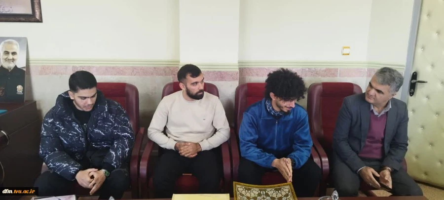 تقدیر ریاست دانشکده  از دانشجویان مدال آور مسابقات ورزشی هفدهمین دوره المپیاد ورزشی دانشجویان دانشگاه ها و موسسات آموزش عالی منطقه دو کشور  2