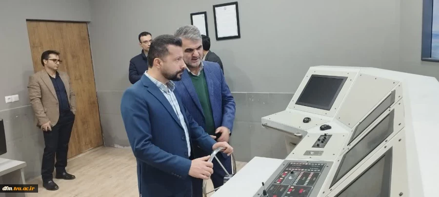 بازدید مسئول آموزش شرکت نفت از کارگاه های دریایی و ملوانی دانشکده 10