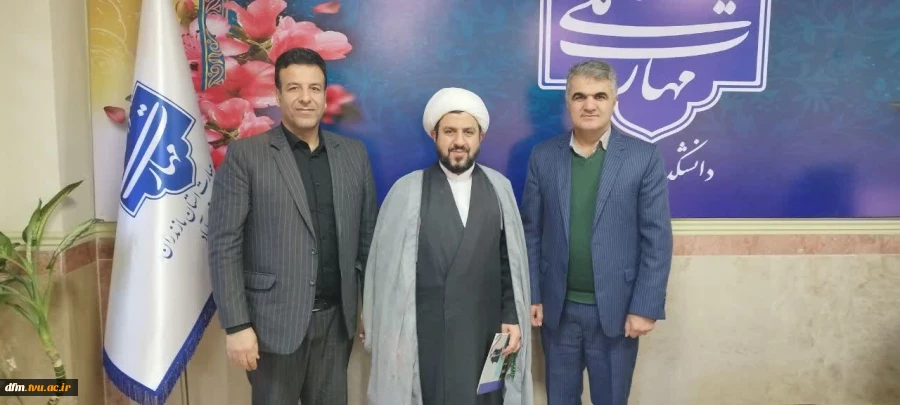 تجلیل ریاست  از امام جماعت دانشکده 2