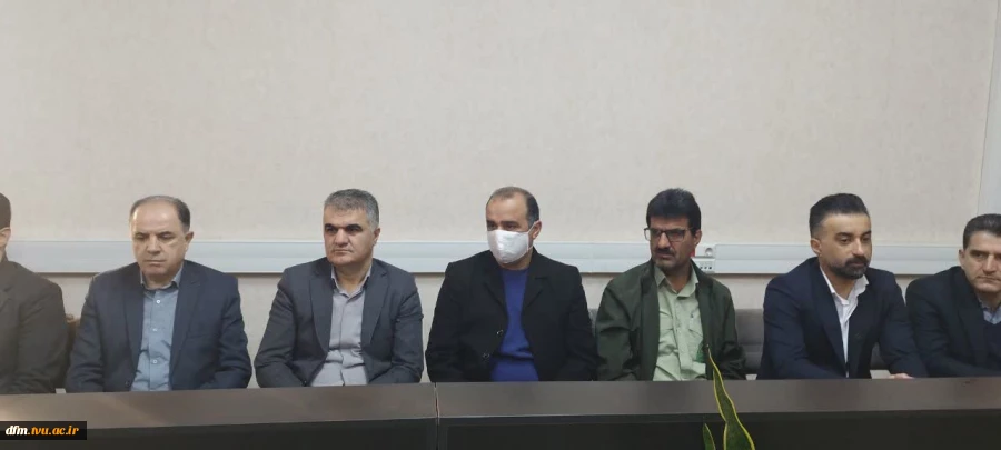 به مناسبت ایام ا... دهه مبارک فجر
دیدار مسئولین و روسای ادارات با فرماندار محمودآباد  2