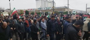 حضور ریاست و جمعی از کارکنان دانشکده  در راهپیمایی ۲۲ بهمن 9