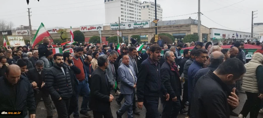 حضور ریاست و جمعی از کارکنان دانشکده  در راهپیمایی ۲۲ بهمن 9