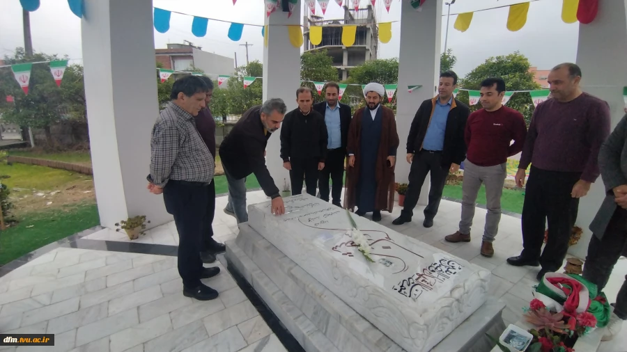 مراسم غبار روبی و عطر افشانی مزار مطهر شهدای گمنام دانشکده به مناسبت آغاز دهه مبارک فجر 5