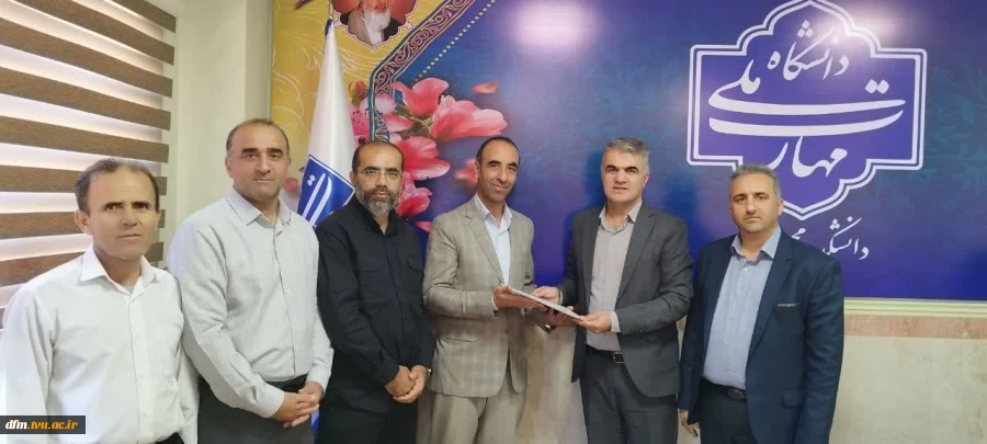 تجلیل ریاست از کارکنان حوزه اموزش و روابط عمومی 5
