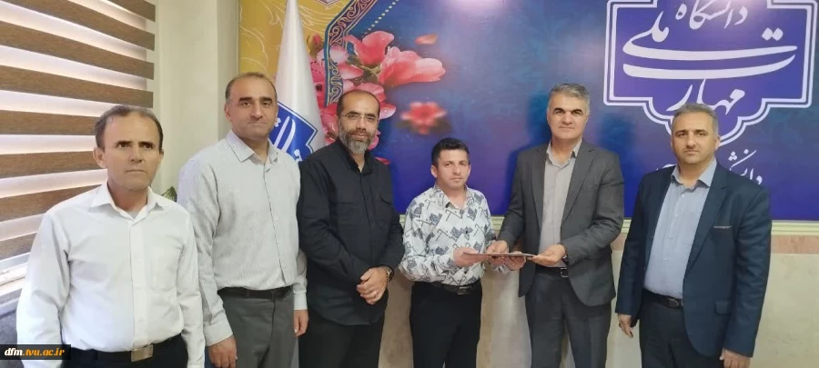 تجلیل ریاست از کارکنان حوزه اموزش و روابط عمومی 7