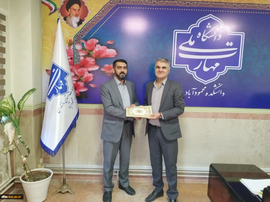 تجلیل ریاست از کارکنان حوزه اموزش و روابط عمومی 13