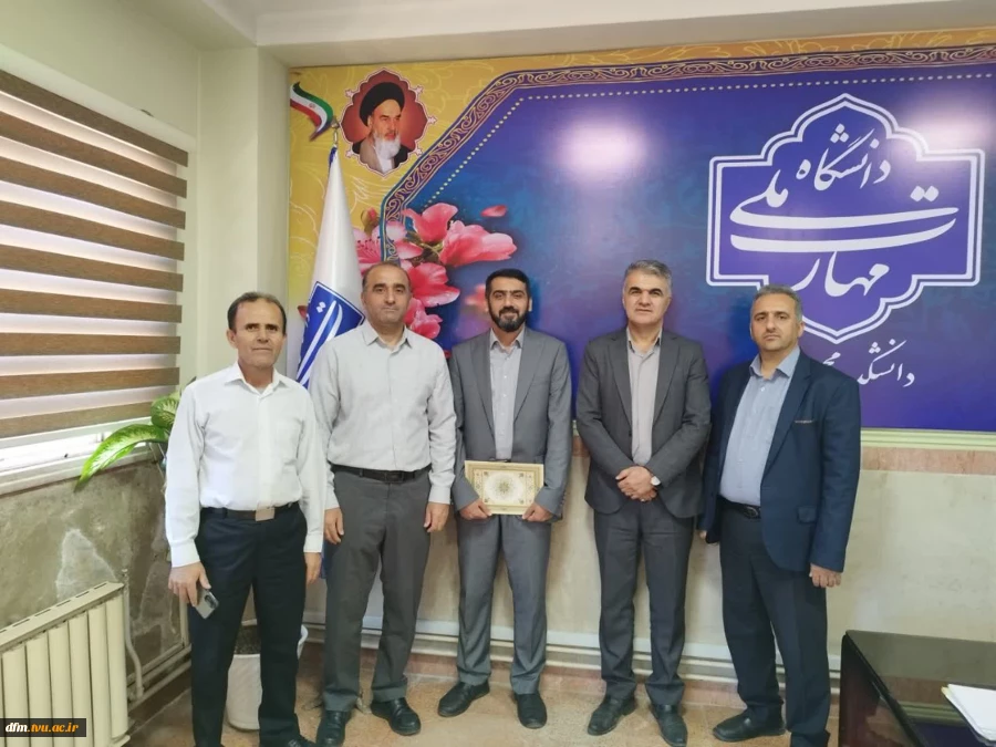تجلیل ریاست از کارکنان حوزه اموزش و روابط عمومی 14