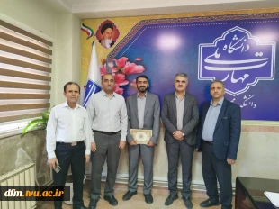 تجلیل ریاست از کارکنان حوزه روابط عمومی 
 4