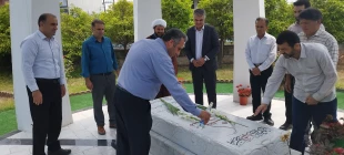 غبارروبی و عطرافشانی مزار شهید خوشنام دانشکده به مناسبت سالگرد ارتحال حضرت امام خمینی (ره) 7