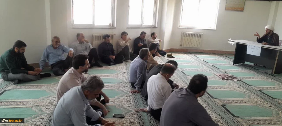 نشست تبیین و ترویج افکار و اندیشه های امام خمینی (ره) در دانشکده برگزار شد 5