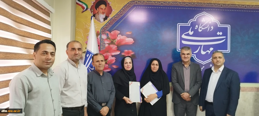 تجلیل ریاست از کارکنان خانم دانشکده به مناسبت روز عفاف و حجاب  8