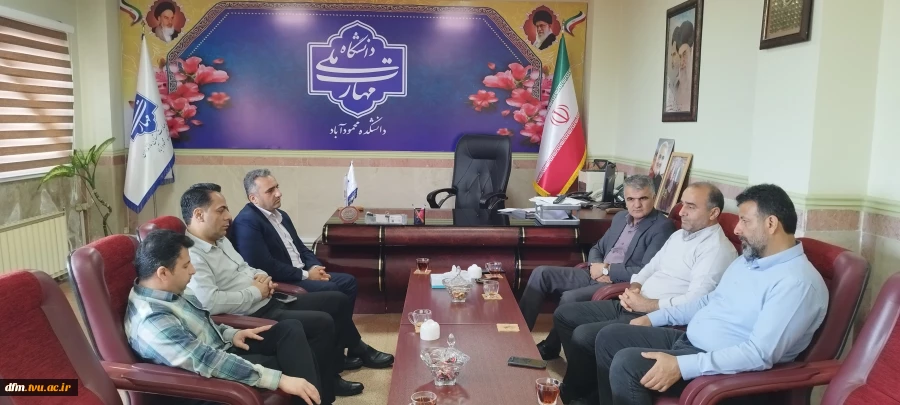 تجلیل ریاست از همکاران فناوری اطلاعات دانشکده به مناسبت روز فناوری و اطلاعات  3