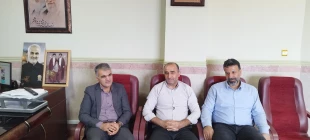 تجلیل ریاست از همکاران فناوری اطلاعات دانشکده به مناسبت روز فناوری و اطلاعات  4