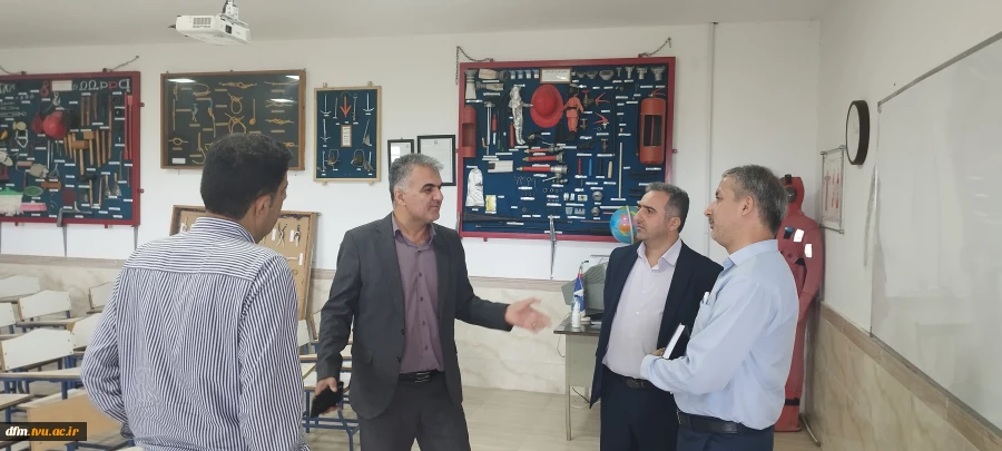 بازدید مدیرکل دفتر امور فنی و نظارت بر طرح‌های عمرانی از دانشکده  16